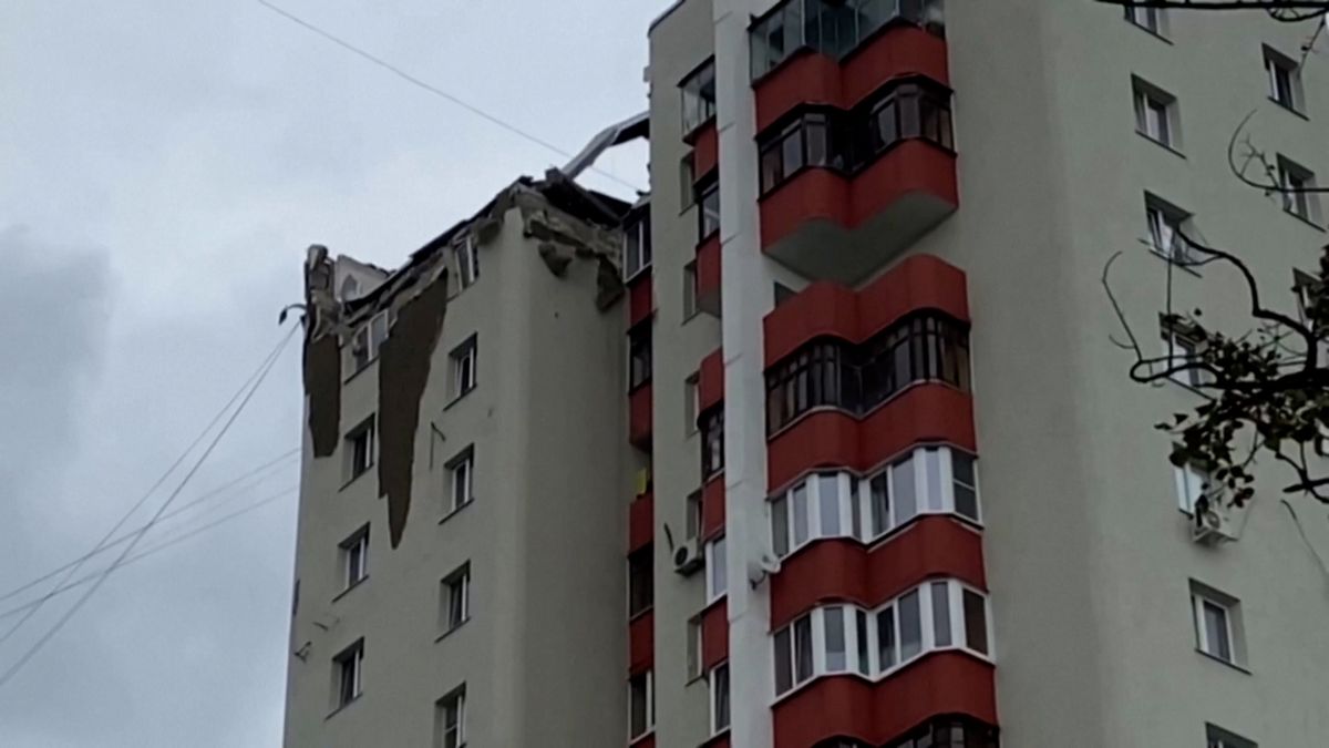 Rusové a Ukrajinci se obviňují ze zasažení bytovky v ruském Bělgorodu